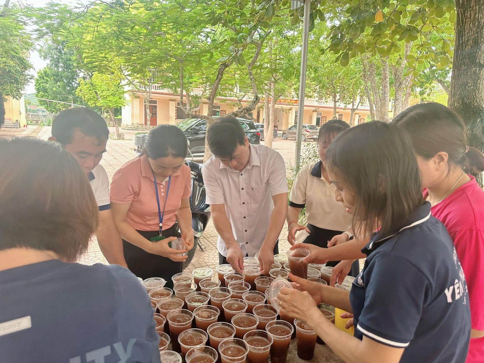 cốc dùng 1 lần trong mùa thi cử 