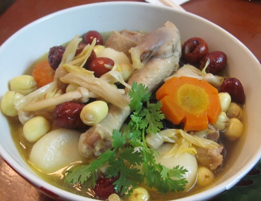 gà hầm nồi lòng sứ 