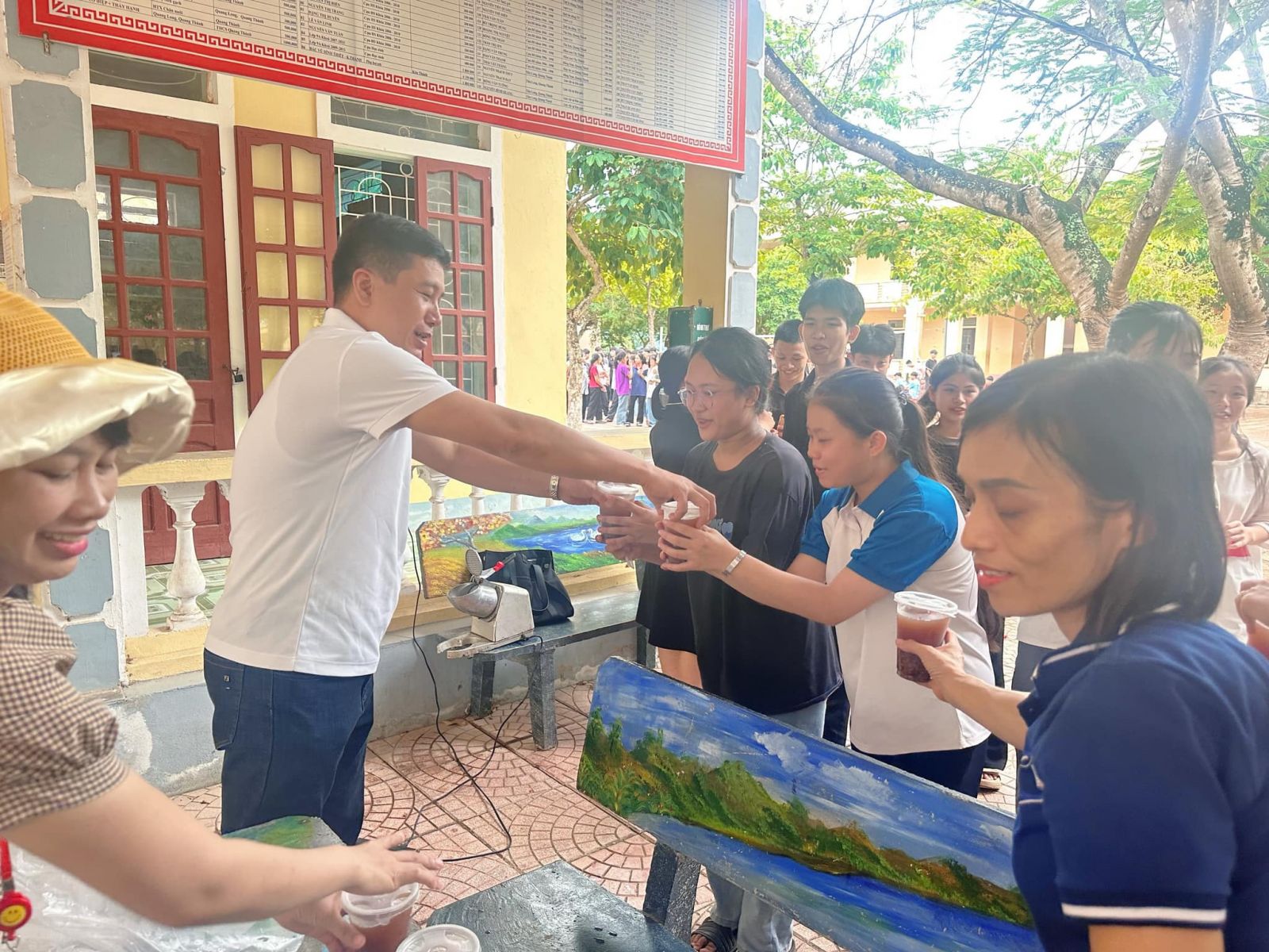 cốc nhựa 1 lần mùa thi
